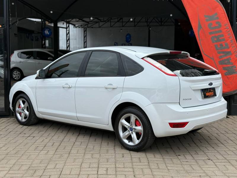 FORD - FOCUS - 2013/2013 - Branca - R$ 45.900,00