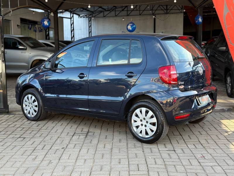 VOLKSWAGEN - FOX - 2010/2011 - Azul - R$ 27.900,00