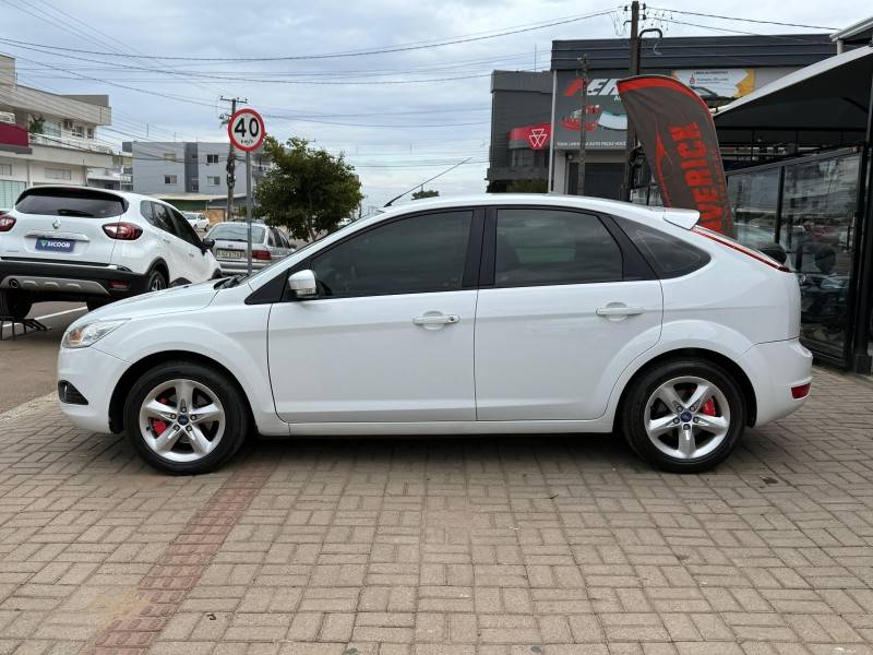 FORD - FOCUS - 2013/2013 - Branca - R$ 45.900,00