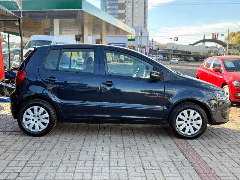 VOLKSWAGEN - FOX - 2010/2011 - Azul - R$ 27.900,00