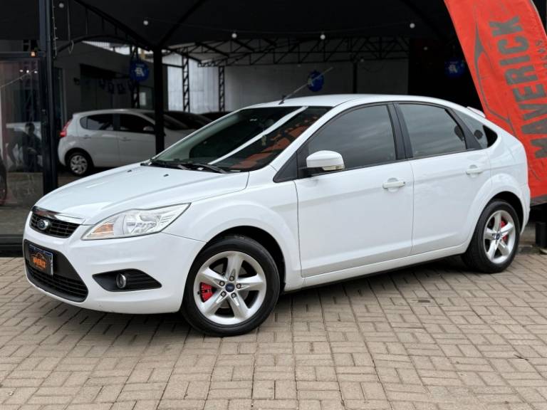 FORD - FOCUS - 2013/2013 - Branca - R$ 45.900,00
