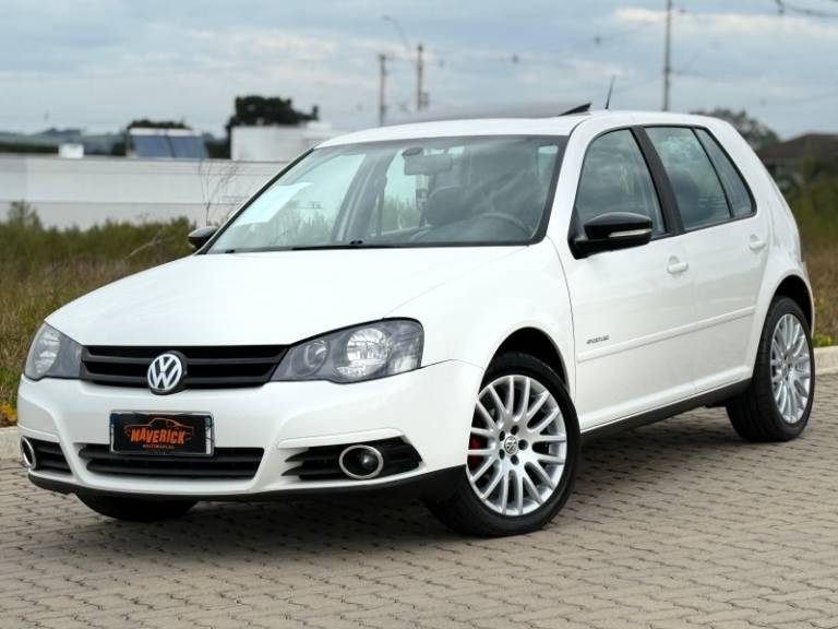 VOLKSWAGEN - GOLF - 2013/2014 - Branca - R$ 67.900,00