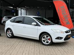 FORD - FOCUS - 2013/2013 - Branca - R$ 45.900,00