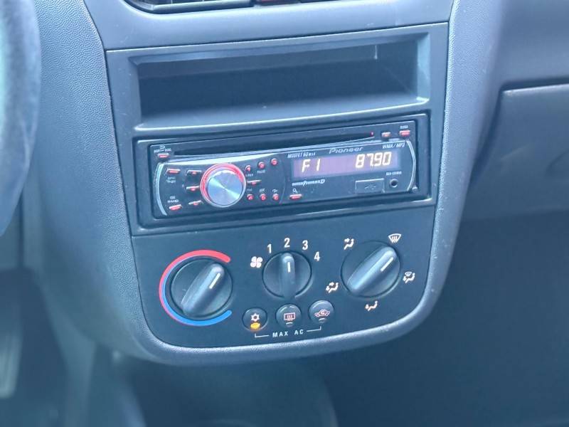 CHEVROLET - CORSA - 2009/2010 - Vermelha - R$ 29.900,00