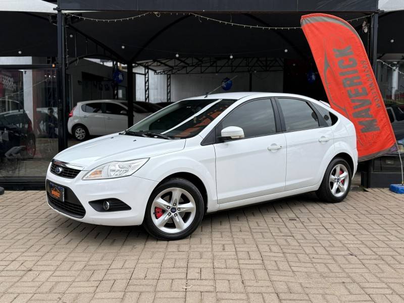 FORD - FOCUS - 2013/2013 - Branca - R$ 45.900,00